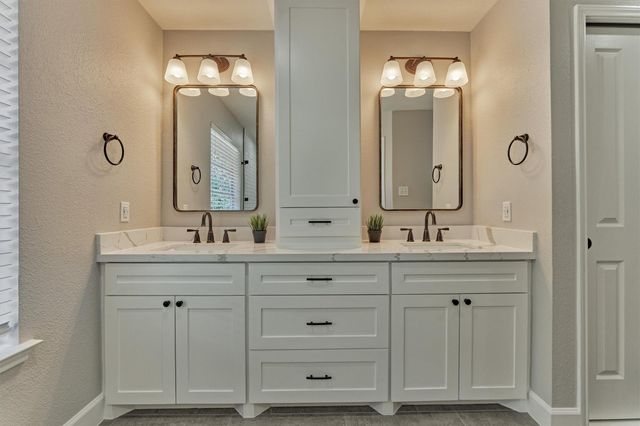 23 Wintergrass Place, The Woodlands, TX 77382