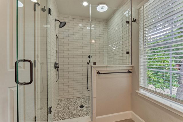 23 Wintergrass Place, The Woodlands, TX 77382