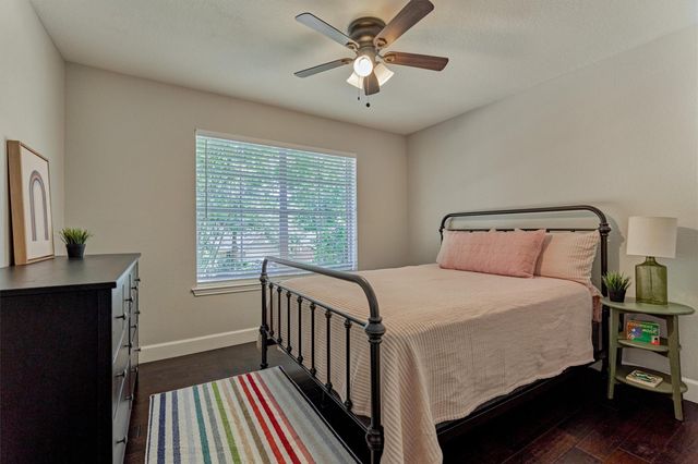 23 Wintergrass Place, The Woodlands, TX 77382