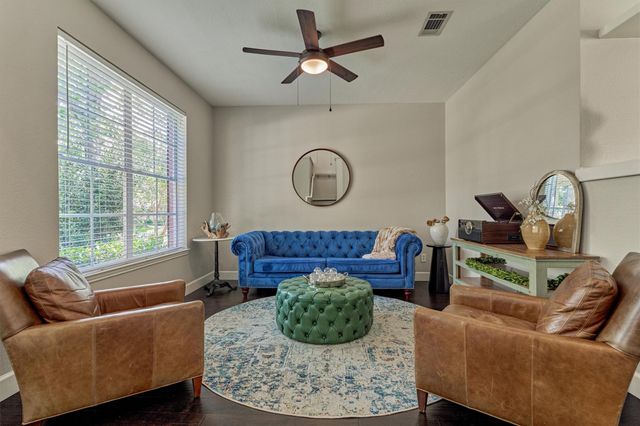 23 Wintergrass Place, The Woodlands, TX 77382