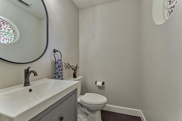 23 Wintergrass Place, The Woodlands, TX 77382