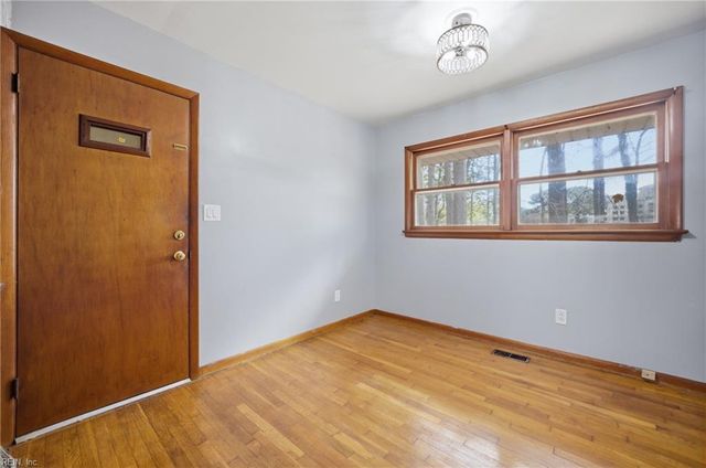 58 Peters LN, Newport News, VA 23606