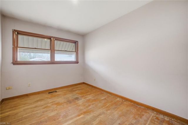 58 Peters LN, Newport News, VA 23606