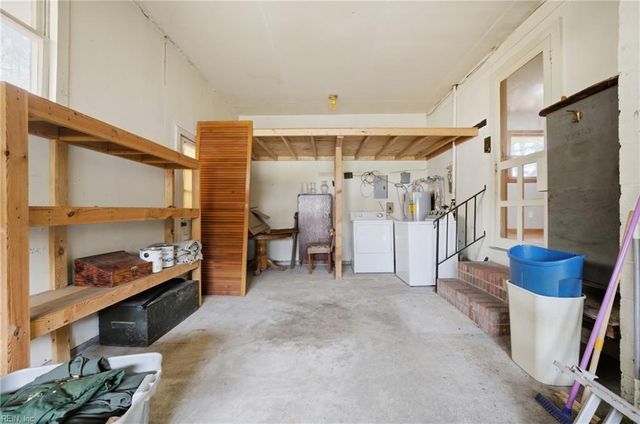 58 Peters LN, Newport News, VA 23606