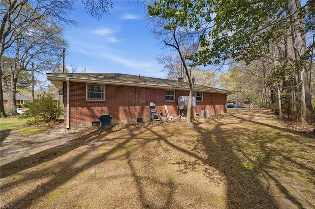 58 Peters LN, Newport News, VA 23606