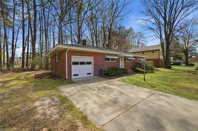 58 Peters LN, Newport News, VA 23606