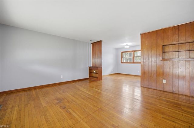 58 Peters LN, Newport News, VA 23606