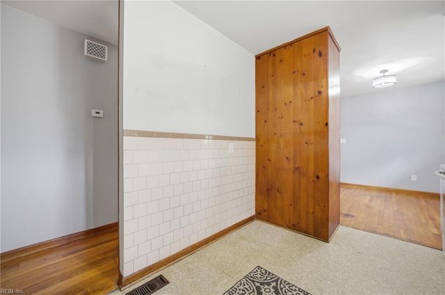 58 Peters LN, Newport News, VA 23606