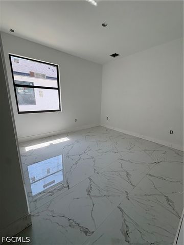 3927 Pearl ST, Fort Myers, FL 33916