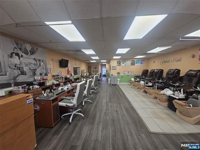 11-06 Saddle River, Fair Lawn, NJ 07410