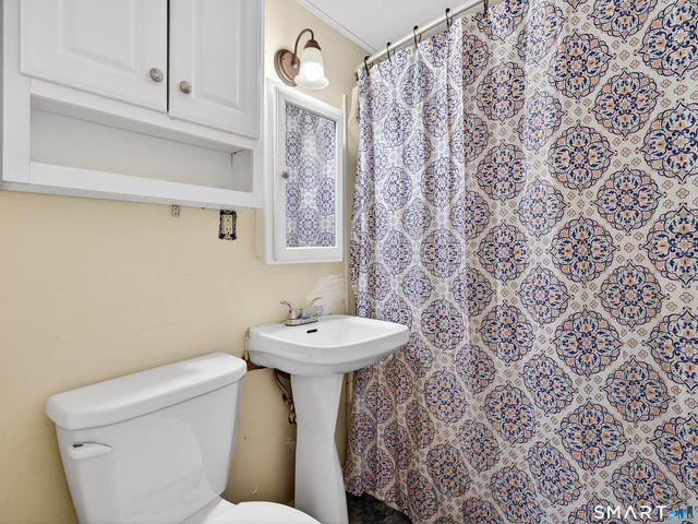 4 Amber Circle, Ledyard, CT 06335