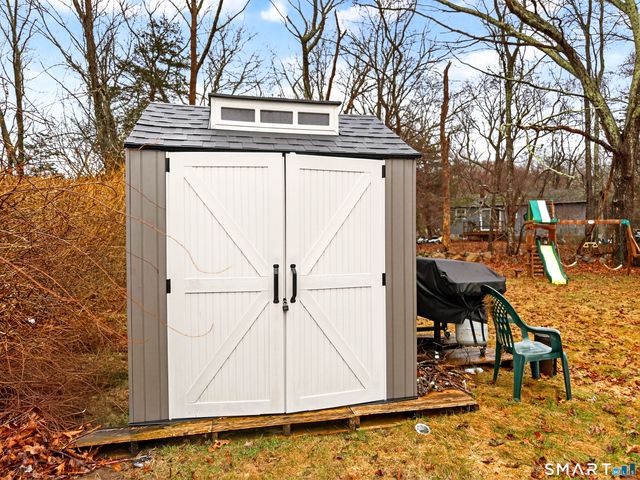 4 Amber Circle, Ledyard, CT 06335