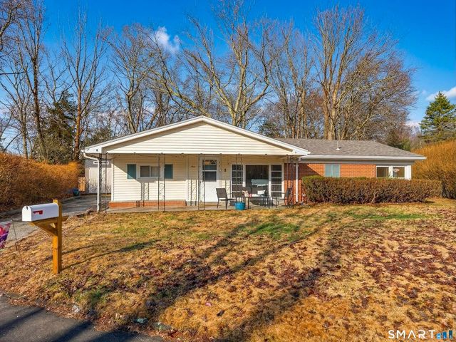 4 Amber Circle, Ledyard, CT 06335