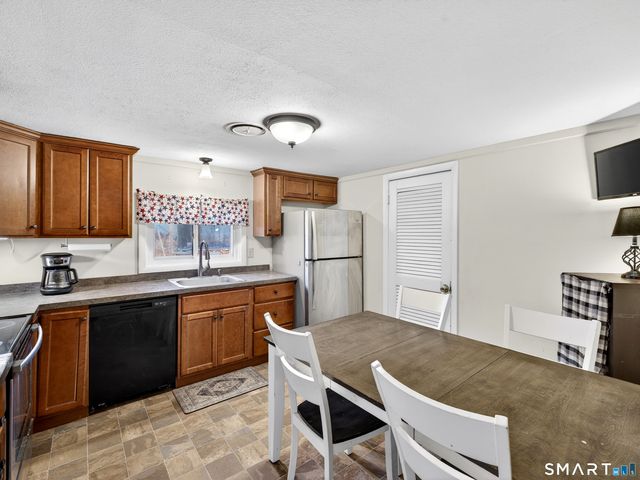 4 Amber Circle, Ledyard, CT 06335