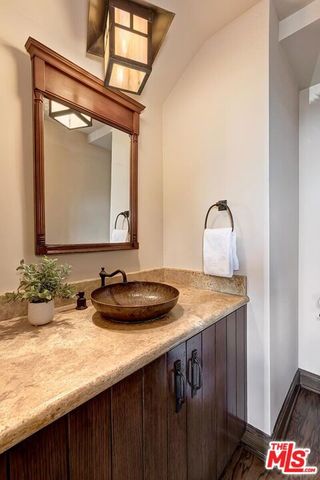 16485 El Hito Place, Pacific Palisades (los Angeles), CA 90272