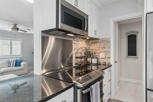 311 ISLAND WAY 203, Clearwater Beach, FL 33767