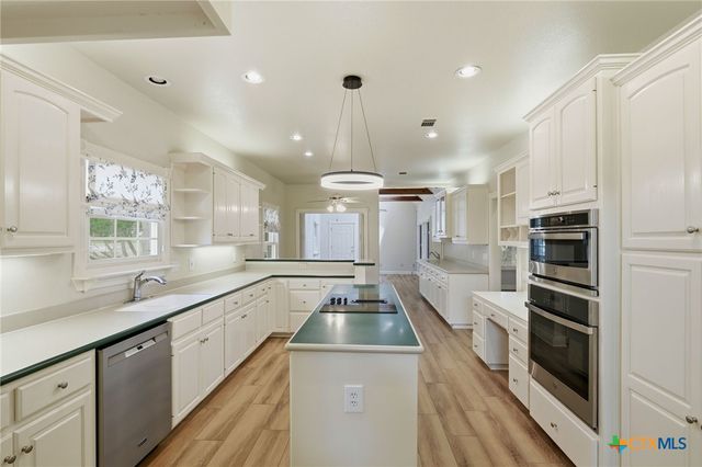 2000 Fountainwood Drive, Georgetown, TX 78633