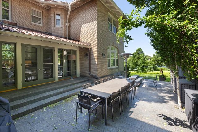 2119 E Lake Of The Isles Parkway, Minneapolis, MN 55405