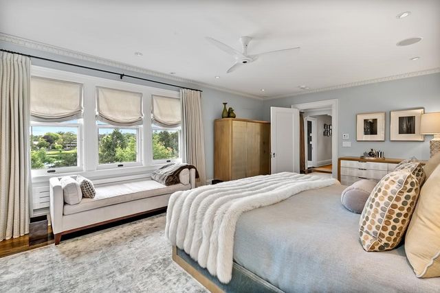 2119 E Lake Of The Isles Parkway, Minneapolis, MN 55405