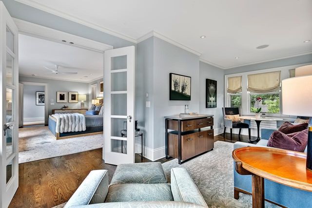 2119 E Lake Of The Isles Parkway, Minneapolis, MN 55405