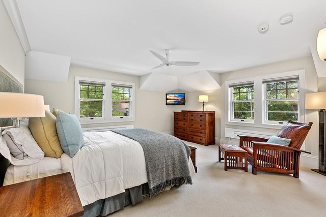 2119 E Lake Of The Isles Parkway, Minneapolis, MN 55405