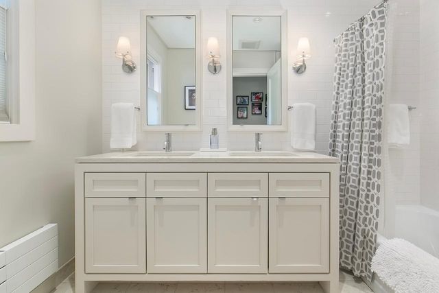 2119 E Lake Of The Isles Parkway, Minneapolis, MN 55405