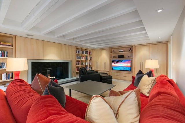 2119 E Lake Of The Isles Parkway, Minneapolis, MN 55405