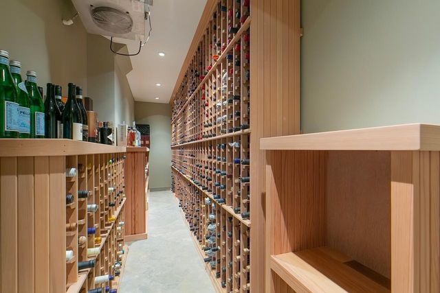 2119 E Lake Of The Isles Parkway, Minneapolis, MN 55405