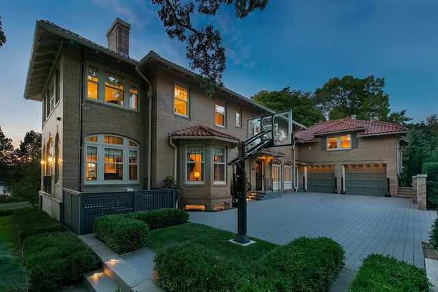 2119 E Lake Of The Isles Parkway, Minneapolis, MN 55405