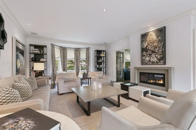 2119 E Lake Of The Isles Parkway, Minneapolis, MN 55405