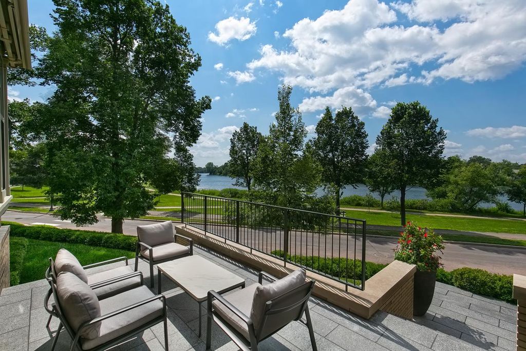 2119 E Lake Of The Isles Parkway, Minneapolis, MN 55405 — photo 2