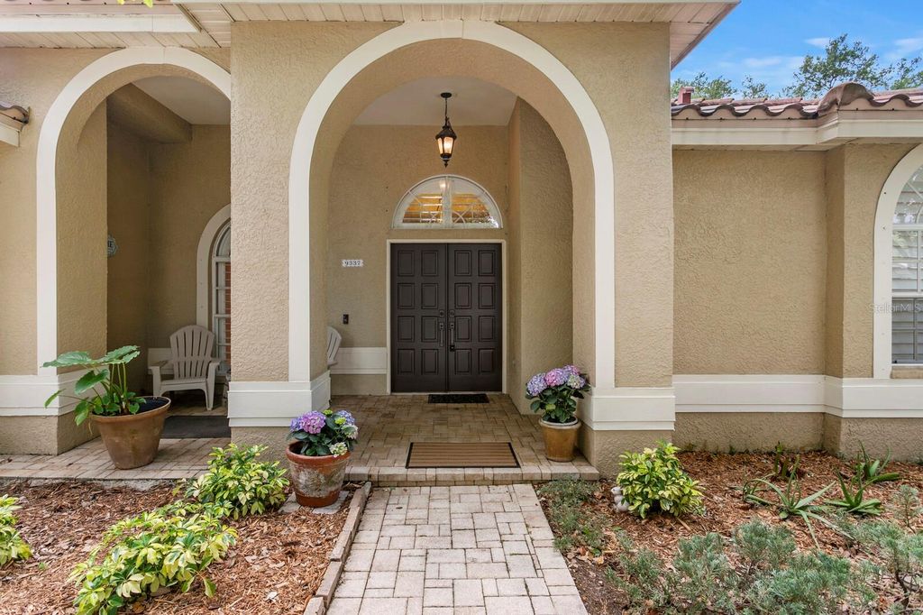 Image 11 of property listing at 9337 WELLINGTON PARK CIRCLE, Tampa, FL 33647