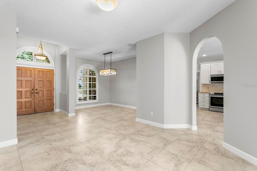 Image 13 of property listing at 9337 WELLINGTON PARK CIRCLE, Tampa, FL 33647