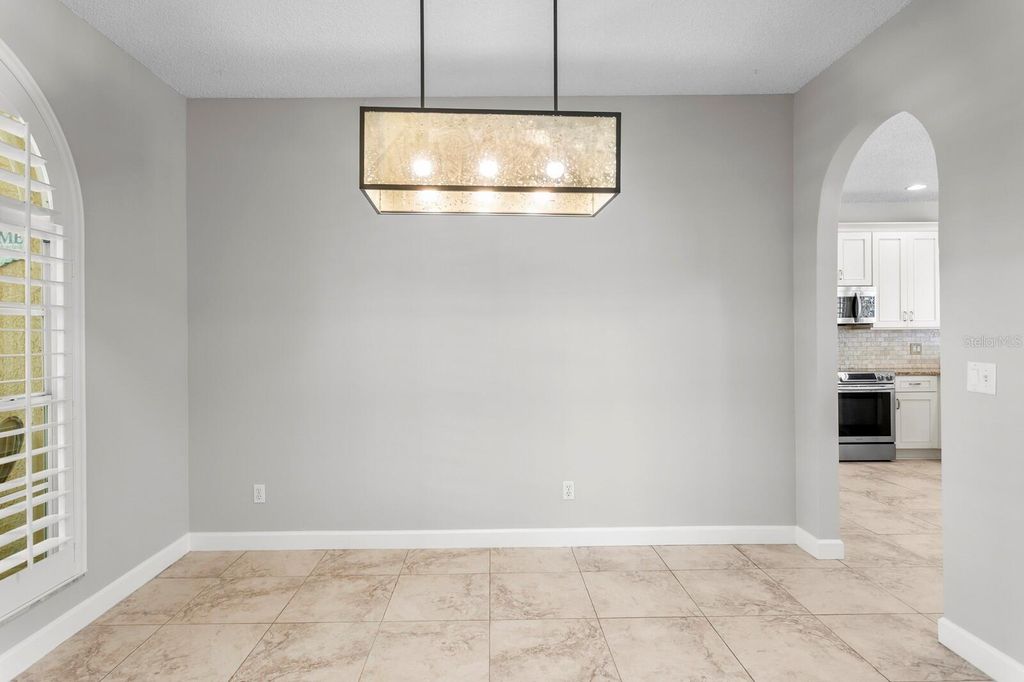 Image 14 of property listing at 9337 WELLINGTON PARK CIRCLE, Tampa, FL 33647