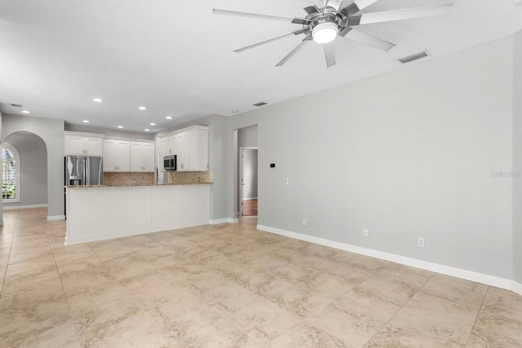 Image 23 of property listing at 9337 WELLINGTON PARK CIRCLE, Tampa, FL 33647