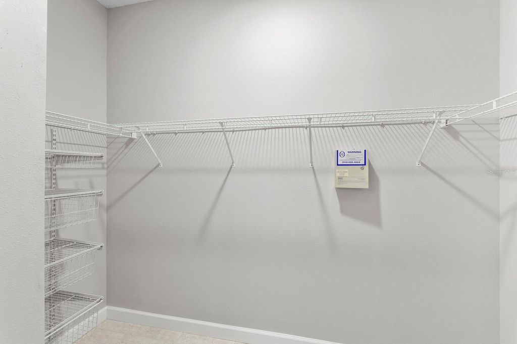 Image 32 of property listing at 9337 WELLINGTON PARK CIRCLE, Tampa, FL 33647