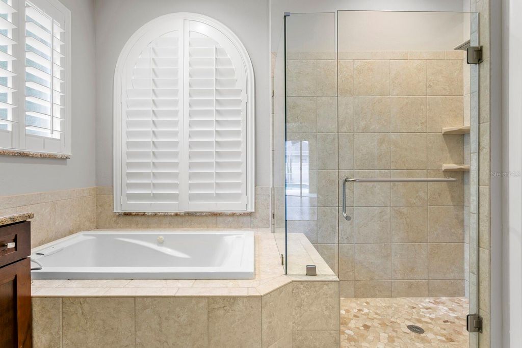 Image 35 of property listing at 9337 WELLINGTON PARK CIRCLE, Tampa, FL 33647