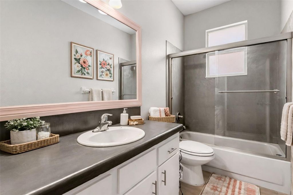 Image 44 of property listing at 9337 WELLINGTON PARK CIRCLE, Tampa, FL 33647