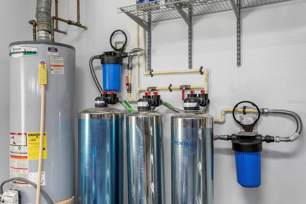 Image 61 of property listing at 9337 WELLINGTON PARK CIRCLE, Tampa, FL 33647