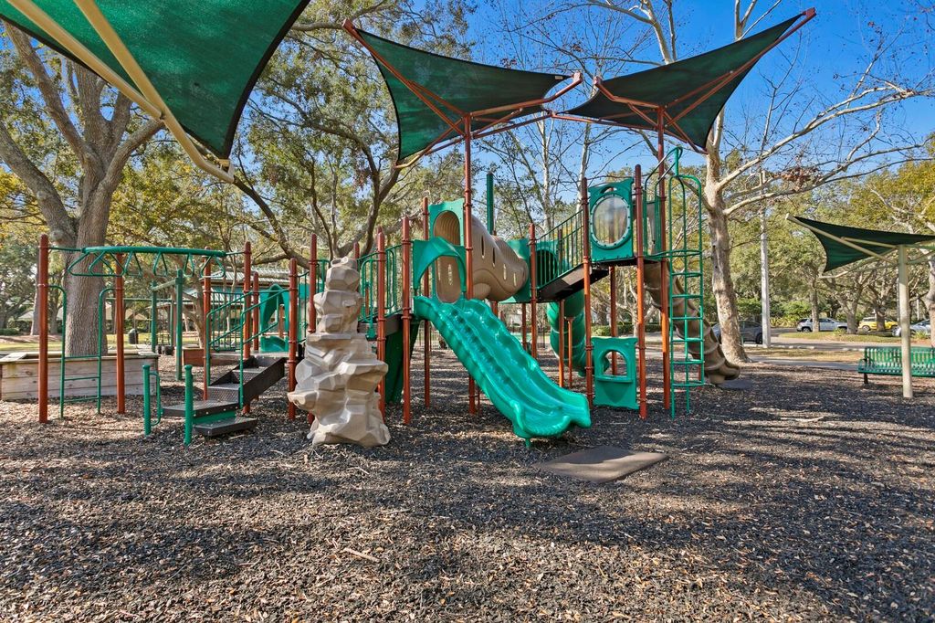 Image 67 of property listing at 9337 WELLINGTON PARK CIRCLE, Tampa, FL 33647