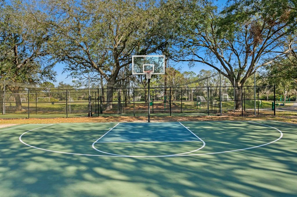 Image 72 of property listing at 9337 WELLINGTON PARK CIRCLE, Tampa, FL 33647