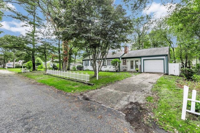 9 Lower Brook Rd, Yarmouth, MA 02664