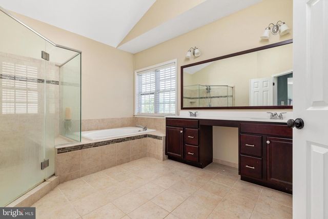 5813 WATERLOO BRIDGE CIR, Haymarket, VA 20169