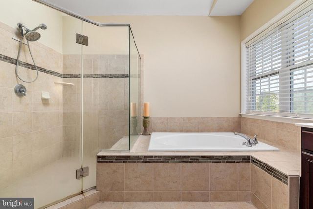 5813 WATERLOO BRIDGE CIR, Haymarket, VA 20169