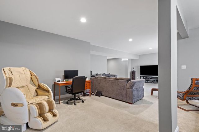 5813 WATERLOO BRIDGE CIR, Haymarket, VA 20169