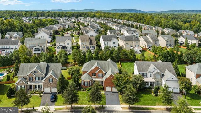 5813 WATERLOO BRIDGE CIR, Haymarket, VA 20169