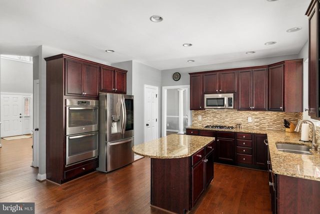 5813 WATERLOO BRIDGE CIR, Haymarket, VA 20169