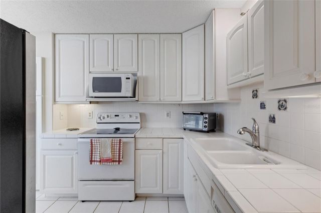 4480 FAIRWAYS BOULEVARD 208, Bradenton, FL 34209