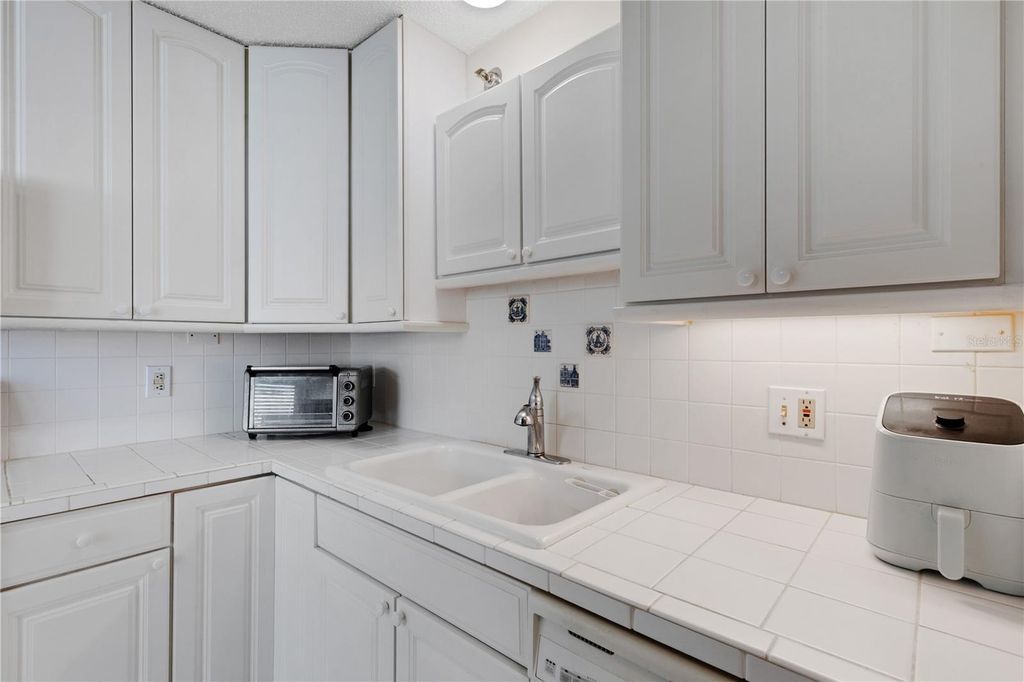 Image 11 of property listing at 4480 FAIRWAYS BOULEVARD 208, Bradenton, FL 34209