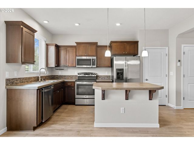 17323 Se ELIAS Ct, Damascus, OR 97089